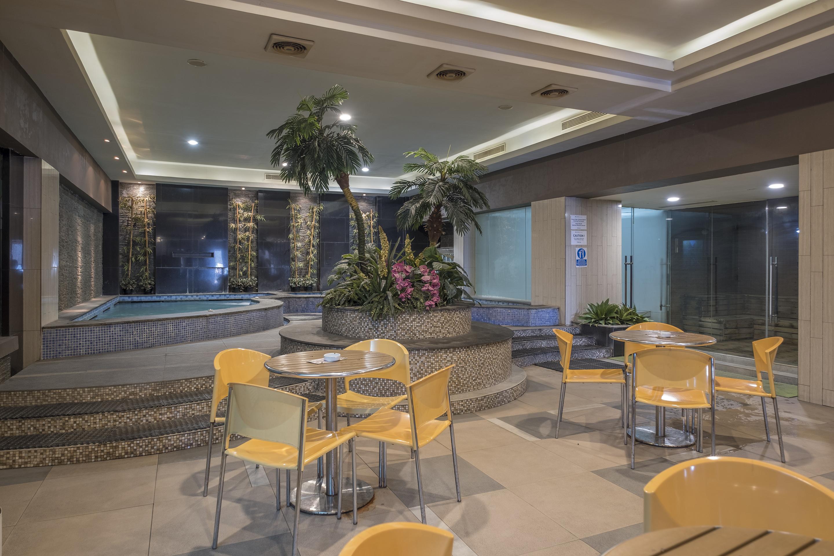 Aswin Hotel And Spa Макасар Экстерьер фото