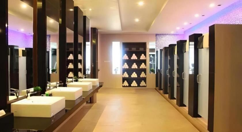 Aswin Hotel And Spa Макасар Экстерьер фото