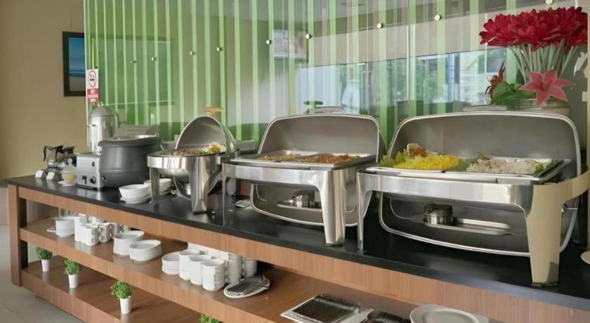 Aswin Hotel And Spa Макасар Экстерьер фото