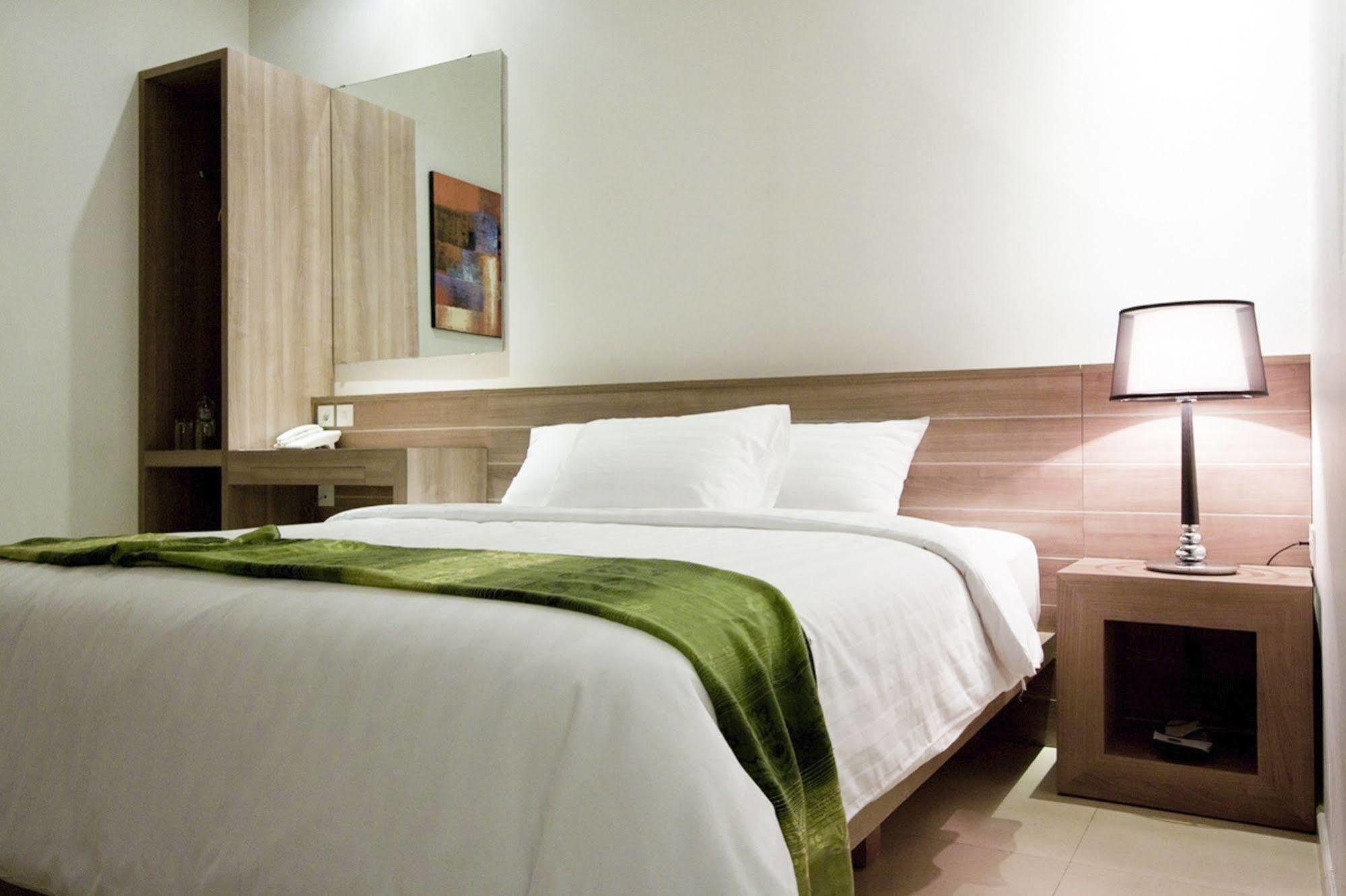 Aswin Hotel And Spa Макасар Экстерьер фото
